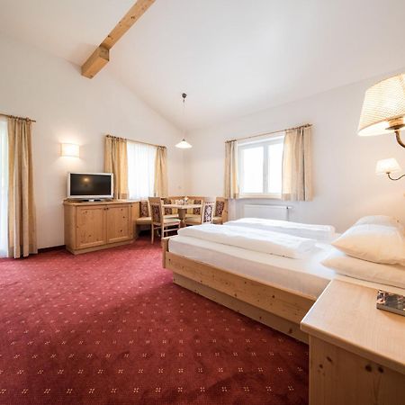Tonzhaus Hotel Senale Esterno foto