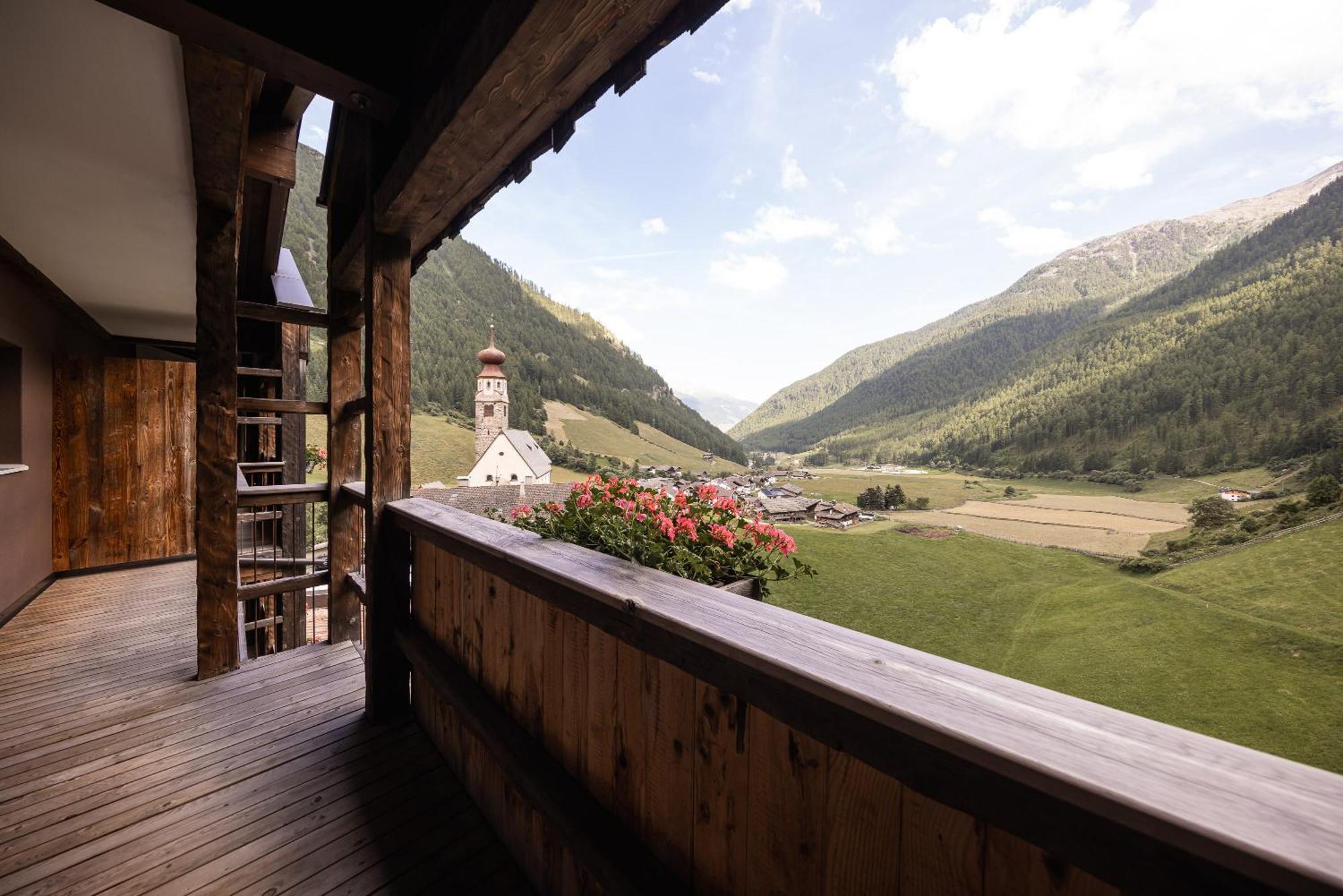 Tonzhaus Hotel Senale Esterno foto