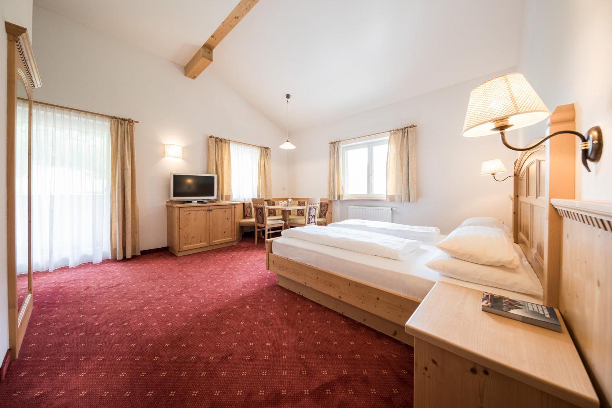 Tonzhaus Hotel Senale Esterno foto