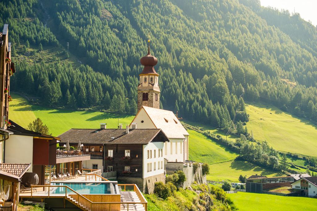 Tonzhaus Hotel Senale Esterno foto